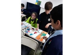 Alumnos de 5to A y B trabajando